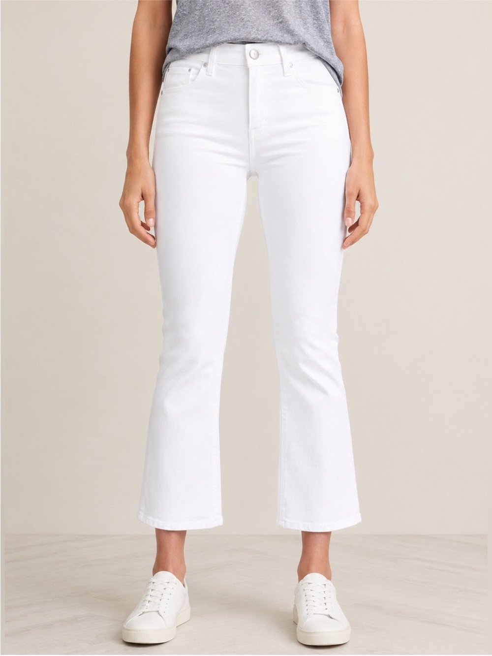 Frame Le Crop Mini Boot Jean in Blanc Size 27
